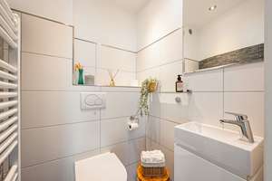Große Gartenträume in Frankfurt – Familienhaus mit Dachstudio & Platz für alle – 65933 Griesheim, Frankfurt am Main – Vorschaubild 10