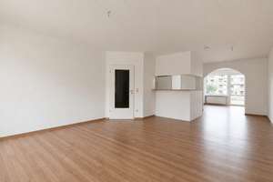 Logenplatz an der Trave - Helle großzügige 2,5-Zimmerwohnung  zwischen Natur und Hafenflair – 23570 Travemünde, Lübeck – Vorschaubild 2