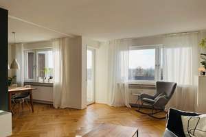 Lichtdurchflutete Dachgeschosswohnung in Offenhausen 