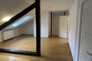 MAXVORSTADT | BEFRISTETE 3-Zimmer-Dachgeschoss-Wohnung mit EBK, Parkett und Videosprechanlage – Die vollständige Adresse der Immobilie erhältst du vom Anbieter., 80799 Am alten nördlichen Friedhof, München – Vorschaubild 2