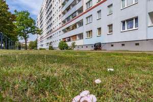 Viele Einkaufsmöglichkeiten und die Straßenbahn in der Nähe... – Otto-Baer-Straße 9, 39118 Reform, Magdeburg – Vorschaubild 11