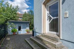 *Reserv.* MFH mit 3 Whg plus Ausbaupotential, mit Garten, zentrale Wohnlage! – Die vollständige Adresse der Immobilie erhältst du vom Anbieter., 71638 Ost, Ludwigsburg – Vorschaubild 2