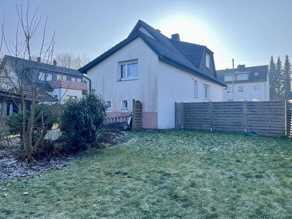 Immobilie in Bad Oeynhausen - Ein Haus mit viel Potenzial, Platz und Perspektive  - Bild 3