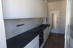 Große Wohnung mit Balkon und Einbauküche am Sonnenberg – Hainstr. 55, 9130 Chemnitz – Vorschaubild 1