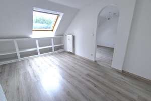 Ein Rückzugsort hoch oben – Dachwohnung mit Charme / A retreat up high – charming top-floor apartmen – Gartsträucherstraße 92, 47137 Untermeiderich, Duisburg – Vorschaubild 18
