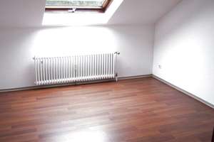 helle, geräumige Dachgeschosswohnung - viel Platz fürs Geld – Die vollständige Adresse der Immobilie erhältst du vom Anbieter., 50997 Meschenich, Köln – Vorschaubild 3