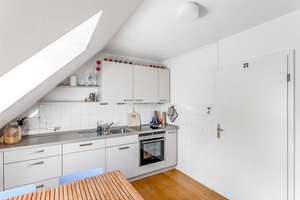 Stilvolle Dachgeschosswohnung mit großer Südwest-Terrasse und hochwertiger Modernisierung in Pankow – Die vollständige Adresse der Immobilie erhältst du vom Anbieter., 13156 Niederschönhausen, Berlin – Vorschaubild 9