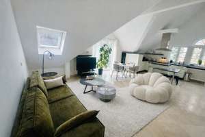 komplett  neu möbliertes  2-Zimmer Loft mit Balkon in München-Harlaching 