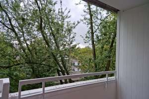 Nimm mich! Komplett renovierte 2-Zimmer-Wohnung mit Balkon!