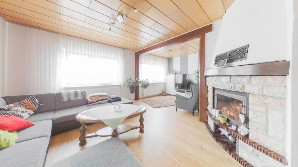 Immobilie in Kirkel - Topgepflegt und attraktiv gelegen - Zweifamilienhaus mit tollem Garten, 2 Garagen und Nebengebäude - Bild 3