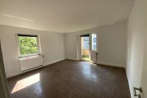 Wenn nicht hier, wo dann und sogar ein Balkon mit dran. – Lüttringhauser Straße 13, 42897 Lennep Nord, Remscheid – Vorschaubild 2