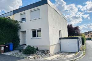 Reiheneckhaus in Würzburg-Lengfeld mit Garten und Garage + Stellplatz