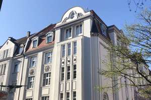 ***KREUZVIERTEL-Altbau über 2 Etagen mit Kamin, Balkon, Wohnküche, 2 Bädern und GästeWC***