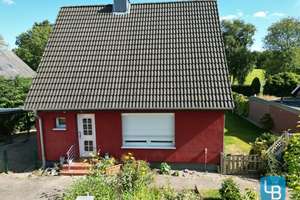 Familienfreundliches Haus mit Raum für Ideen und Gestaltung – Die vollständige Adresse der Immobilie erhältst du vom Anbieter., 24306 Lebrade – Vorschaubild 1