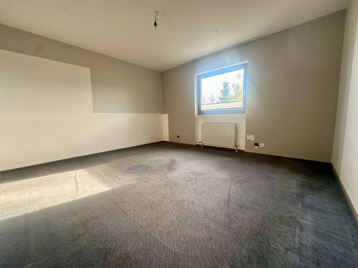 Immobilie in Oberschneiding - Willkommen Zuhause!
Großzügiges Einfamilienhaus mit Wintergarten und herrlichem Grundstück! - Bild 1