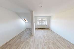 Charmante Dachgeschosswohnung mit Badewanne