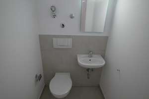 Hochwertig renovierte 3 Zi. Wohnung mit Küche, Luxusbad + sep. WC, nahe der U-Bahn, ruhig, Südaus.! – Treitschkestr. 9, 80992 Alt-Moosach, München – Vorschaubild 13