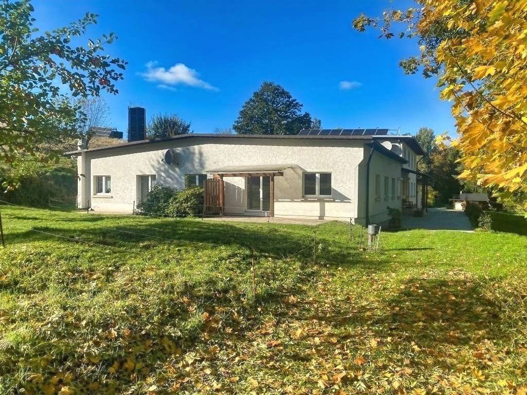 Immobilie in Netzschkau - Anwesen mit vielen Möglichkeiten ! - Bild 3