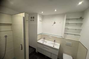 Lichtdurchflutete 3,5-Zimmer-Maisonette mit zwei Zugängen | 2 Balkone | Aufzug | TG-Stellplatz – Kaeppelstraße 15, 90491 St. Jobst, Nürnberg – Vorschaubild 4