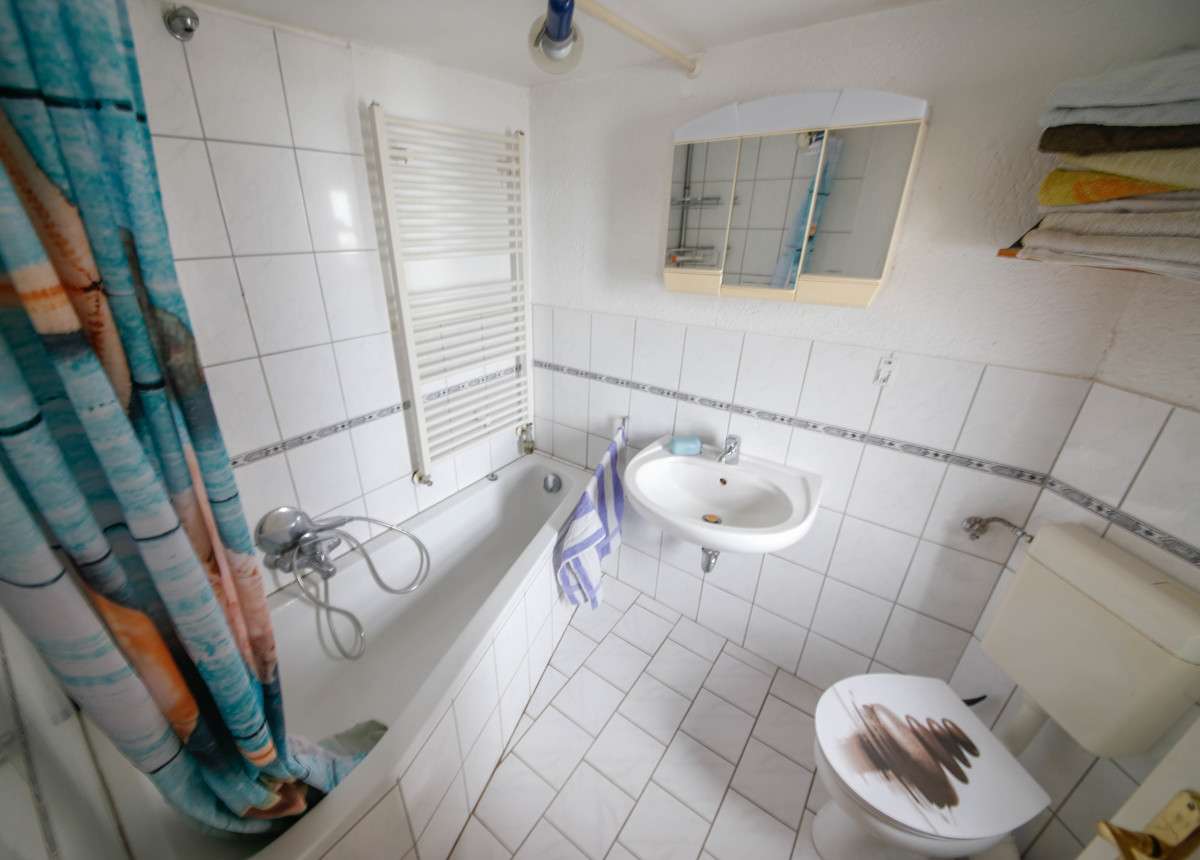 Immobilie in Gelting - Reetdachkate an der Ostsee in idyllischer Alleinlage mit drei Wohnungen  + 2,2 ha Land - Bild 7