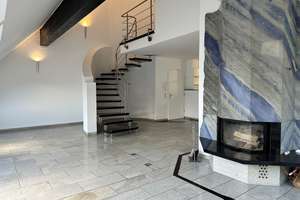 Hochwertige Maisonettewohnung auf zwei Ebenen mit Kamin und wunderschöner Terrasse – provisionsfrei
