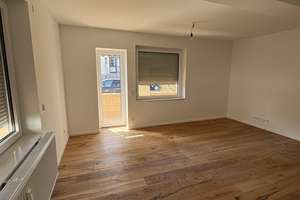 Frisch renovierte 3,5-Zimmer-Erdgeschosswohnung mit Terrasse, Gäste-WC und neuer Einbauküche
