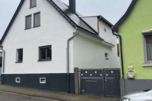 Großzügige 5-Zimmer-Wohnung mit Dachgeschosszimmer, 2 Bäder und großem Keller in Wöllstadt

 – Paul-Hallmann-Straße  6, 61206 Wöllstadt – Vorschaubild 1