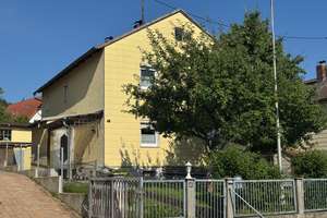 Sanierungsbedürftiges Wohnhaus mit 2 Garagen, Carport und Werkstatt, ideal für Handwerker – Die vollständige Adresse der Immobilie erhältst du vom Anbieter., 86415 Mering – Vorschaubild 2