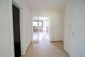 Helle 2-Zimmer-Wohnung mit Balkon, Tiefgaragenstellplatz und Top-Lage am Rhein – Oberländer Ufer 162, 50968 Marienburg, Köln – Vorschaubild 2