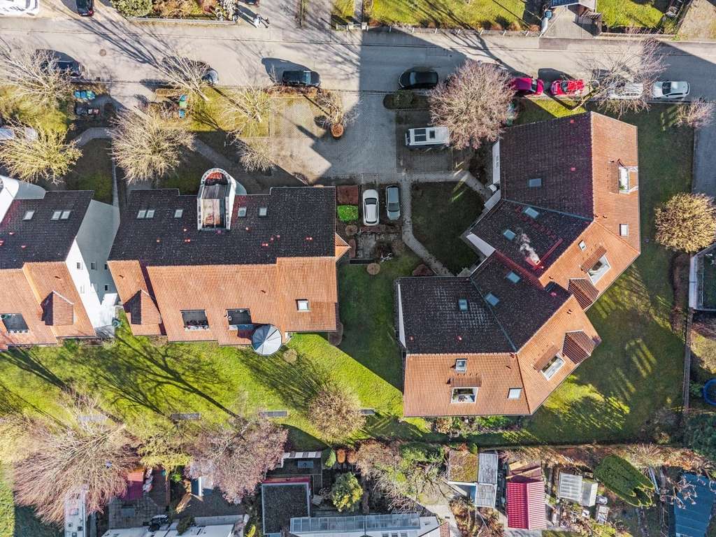 Immobilie in Owingen - Vermietete, helle 2-Zimmer-Dachgeschoss-Wohnung mit Loggia und TG-Stellplatz - Bild 2