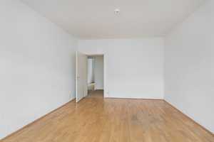 Provisionsfrei: Bezugsfreie 3-Zimmer-Wohnung am Soho House
Free 3-room apartment at Soho House – Berlin – Vorschaubild 2