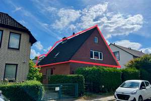 Dachgeschoss-Maisonette in Zweifamilienhaus mit Garage und Gartenfläche