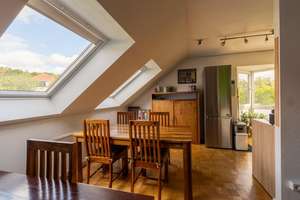 Charmante Dachgeschosswohnung mit sonnigem Balkon – Die vollständige Adresse der Immobilie erhältst du vom Anbieter., 12559 Müggelheim, Berlin – Vorschaubild 2