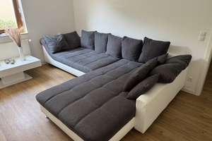 Mitten in Biebrich und doch ruhig gelegen! Chice, modernisierte 2 ZKB, Hoflage – Stettiner Str. 19, 65203 Biebrich, Wiesbaden – Vorschaubild 3