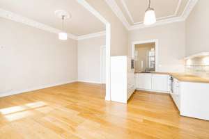 Altbaujuwel mit originalem Stuck und sonnigem Südbalkon am Weinbergspark – Die vollständige Adresse der Immobilie erhältst du vom Anbieter., 10119 Mitte (Ortsteil), Berlin – Vorschaubild 3