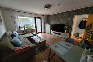 Schöne Wohnung mit zwei Zimmern und Einbauküche sowie Balkon in Berlin-Spandau