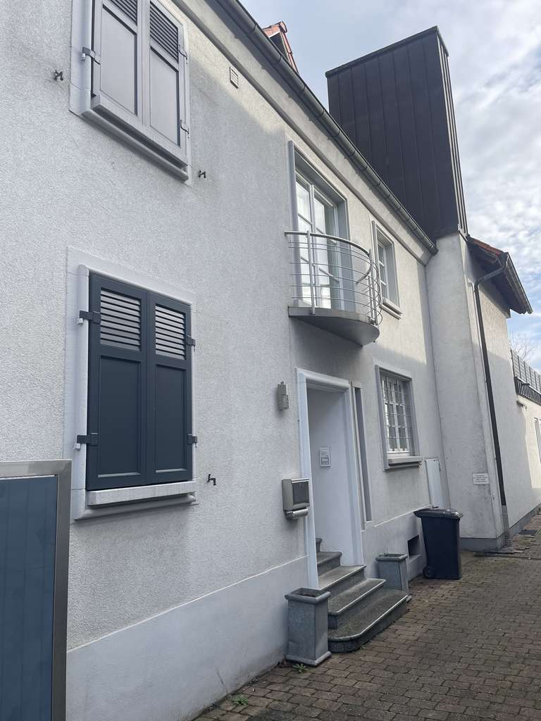 Immobilie in Herxheim - Gepflegtes und großzügiges Wohnhaus mit großem Gewerbeanteil, Hofraum und Garten - Bild 2