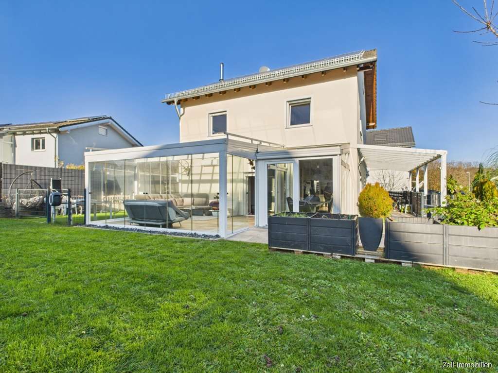 Immobilie in Geisenheim - Neuwertiges, energieeffizientes Einfamilienhaus mit Wintergarten und 801 qm großem Grundstück - Bild 1