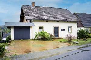 Bezugsfreies Einfamilienhaus in beliebter Wohngegend – Rosenbergstraße 11, 37412 Herzberg am Harz – Vorschaubild 1
