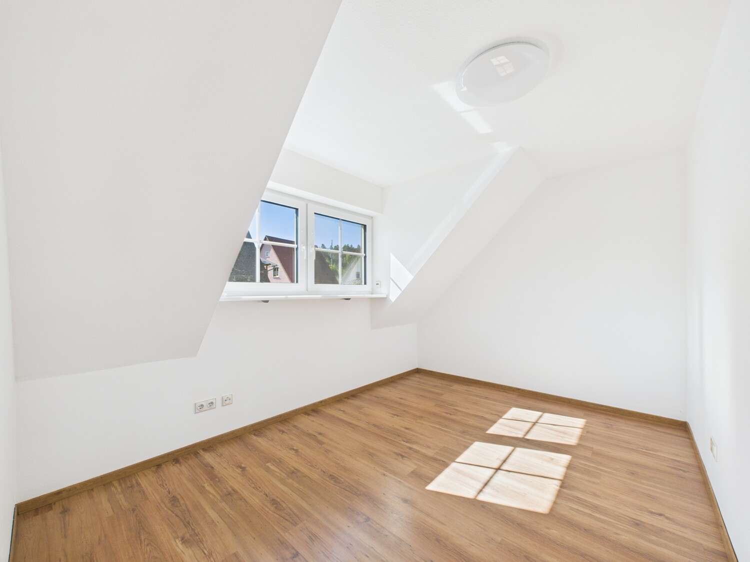 Immobilie in Rednitzhembach - Ein Zuhause zum Verlieben – exklusives Einfamilienhaus mit Pool & Wellness in Rednitzhembach! - Bild 1