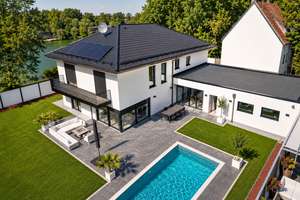 Luxuriöses und moderne Stadtvilla mit Pool, viel Parkflächen & Vollmöblierung - 430m² Innenfläche