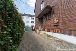 Großzügiges Mehrgenerationenhaus mit 3 Wohneinheiten, Pool, Sauna und 3 Garagen – Die vollständige Adresse der Immobilie erhältst du vom Anbieter., 46049 Lirich-Nord, Oberhausen – Vorschaubild 3