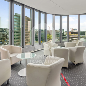 Am Friedrichstadt-Palast. combine Transaction.