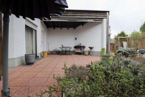 **VISTA Immobilien** Besonderes Wohnerlebnis: Offene Galerie, Kamin & sonniger Garten – Die vollständige Adresse der Immobilie erhältst du vom Anbieter., 64289 Kranichstein, Darmstadt – Vorschaubild 9