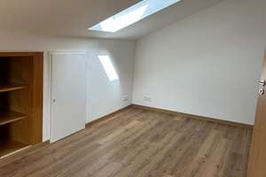 Liebevoll komplett neu renoviertes Reihenendhaus mit 4 Zimmern  u. drei Kellerräumenin Reutlingen