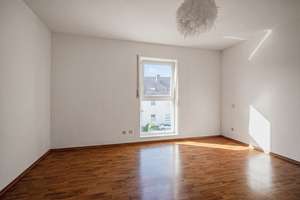 Ruhig gelegene, preislich attraktive 3-Zimmer-Dachwohnung mit zwei PKW-Stellplätzen in Feldrandlage – Die vollständige Adresse der Immobilie erhältst du vom Anbieter., 55129 Ebersheim, Mainz – Vorschaubild 6