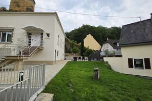 Wohntraum in Wiesbaden-Frauenstein mit Terrasse & Garten und historischem Blick auf die Burg Frauens