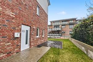 Viel Privatsphäre durch Ecklage: Reihenendhaus mit großem Garten und Dachterrasse in Quickborn – Die vollständige Adresse der Immobilie erhältst du vom Anbieter., 25451 Quickborn – Vorschaubild 2