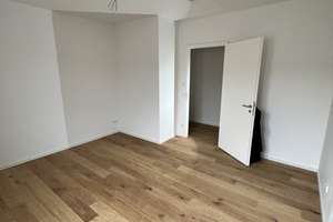 Moderne 3-Zi.-Whg. (BJ 2022) mit Balkon, TG-Stellplatz, Fußbodenheizung & Kochinsel – Hebbelstraße 34, 30177 List, Hannover – Vorschaubild 4