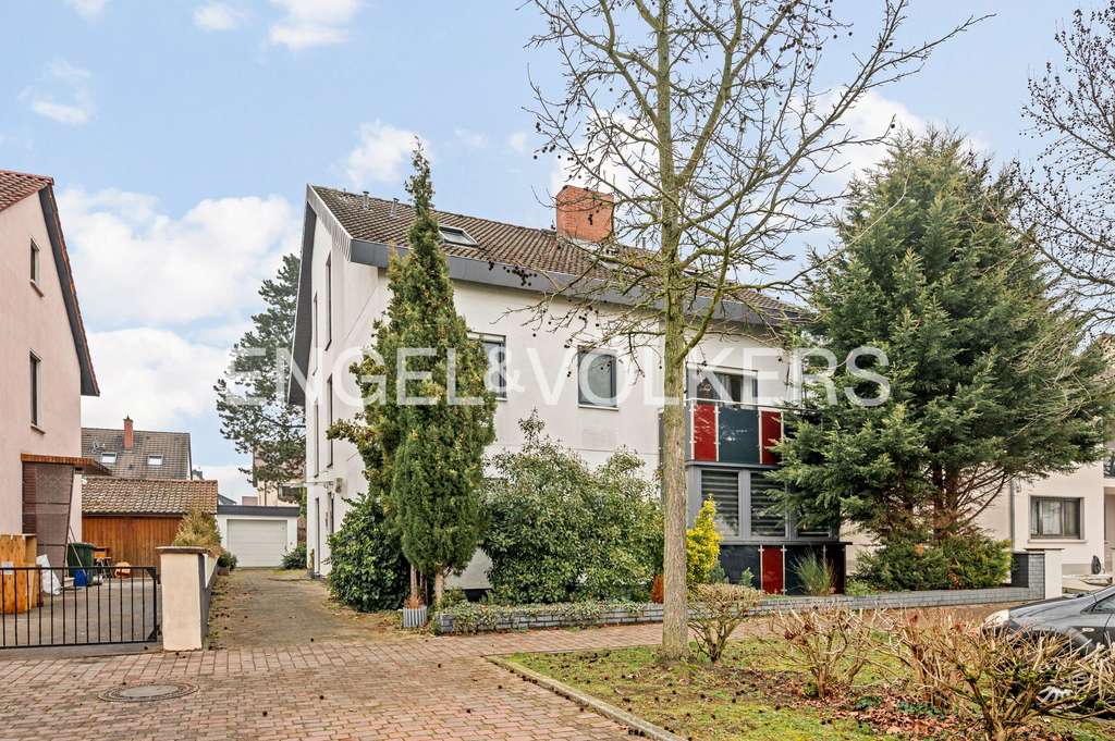 Immobilie in Hockenheim - Solides 3-Familienhaus mit 300 m² Wohnfläche und zwei leerstehenden Einheiten! - Bild 0